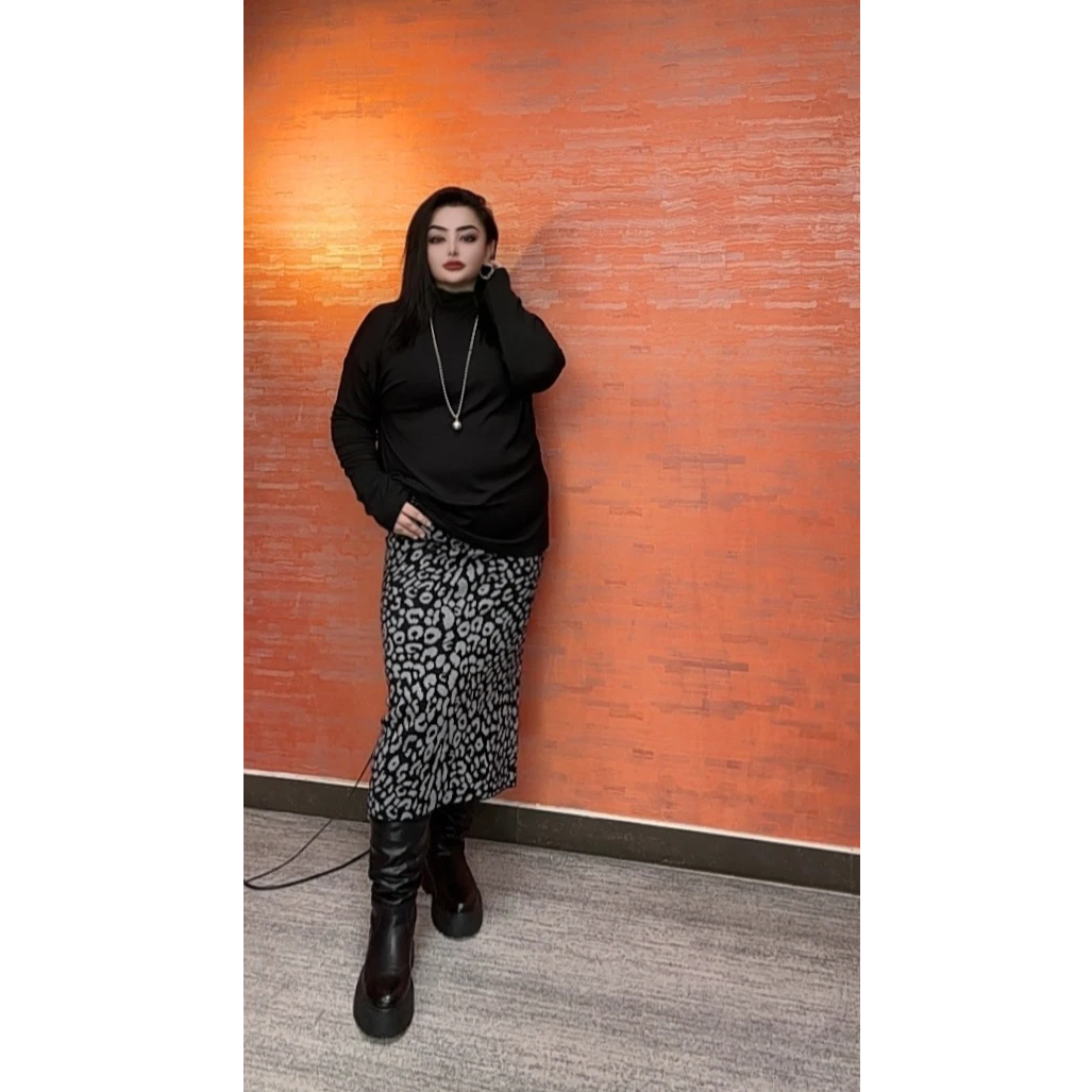 洋气设计感开叉豹纹裙