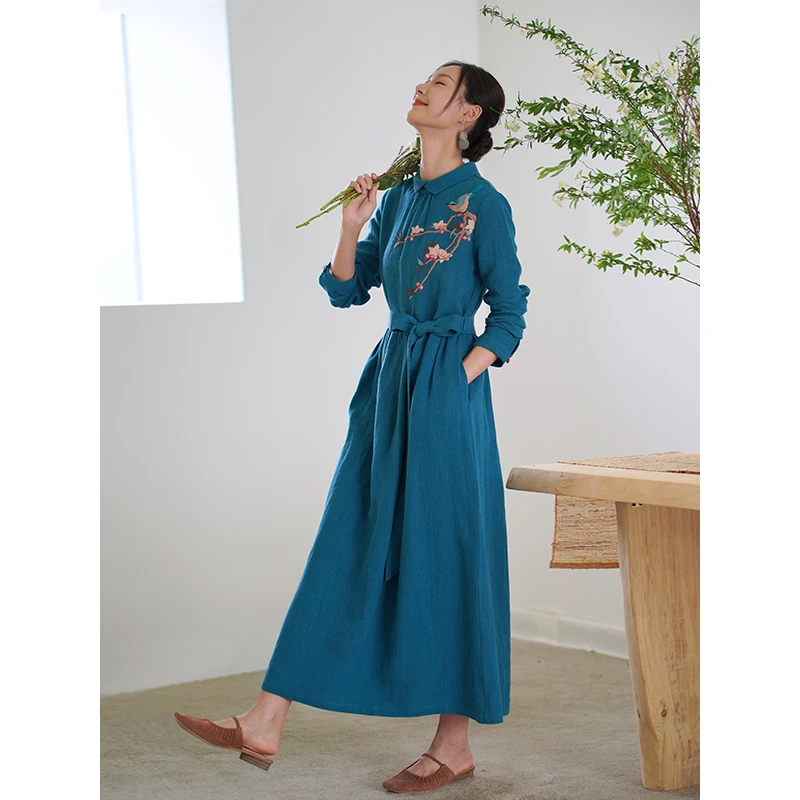艺在原创女装 2024新款手工绣花连衣裙收腰衬衫领A字裙长款YC192