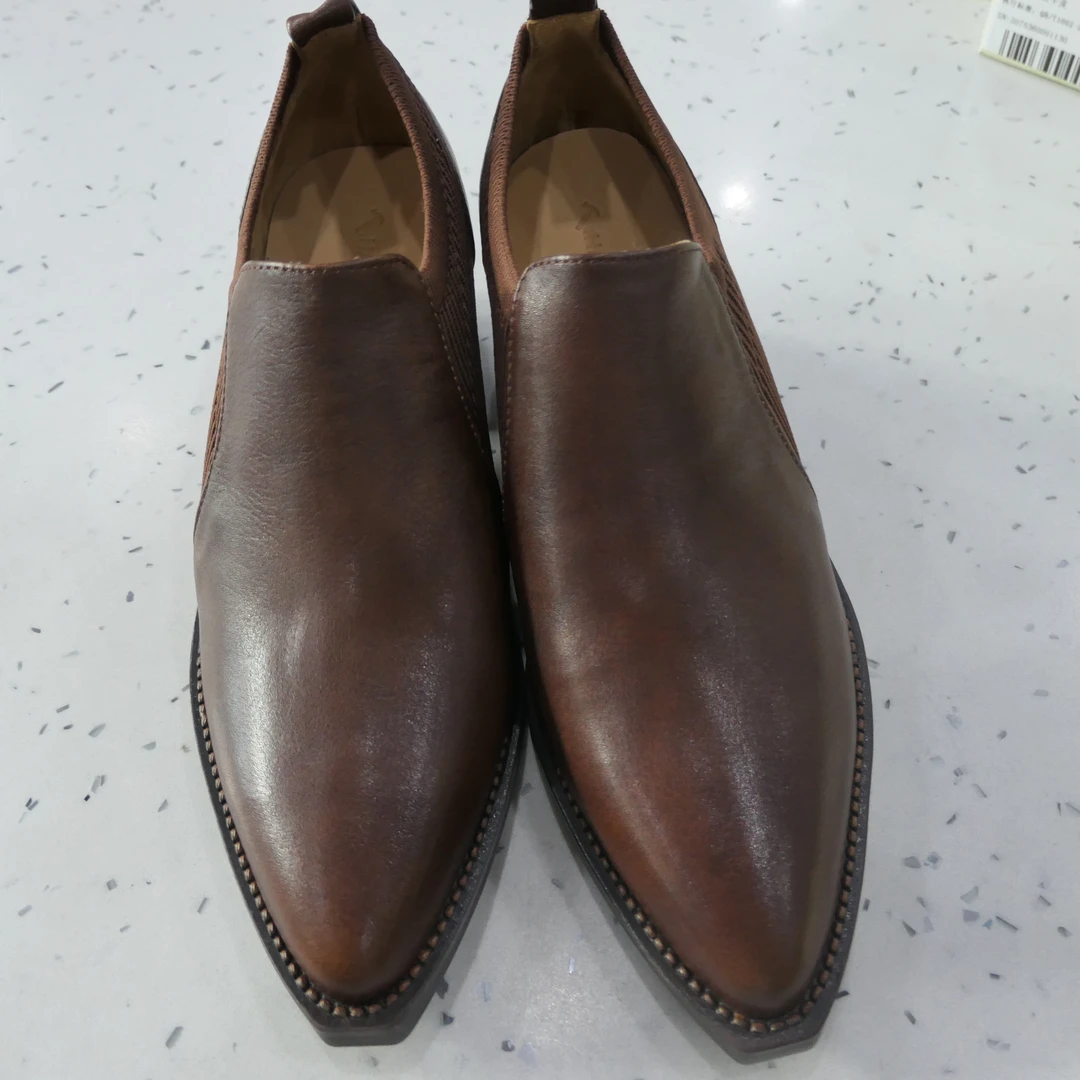 XL-T1222英伦风深口尖头皮鞋