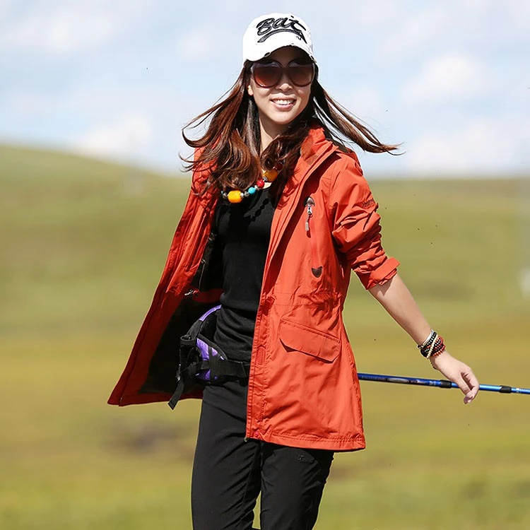 雪丘岛户外新款连帽中长款单冲锋衣防水防风透气登山旅行外套女士