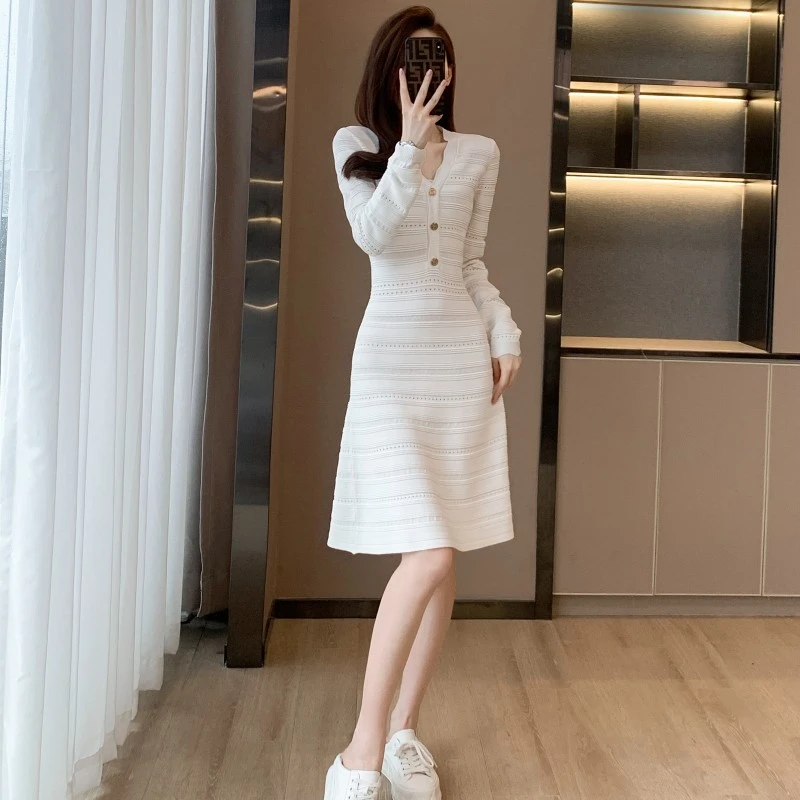 法式高级感时尚休闲气质连衣裙女秋长袖针织设计感荷叶边修身裙子