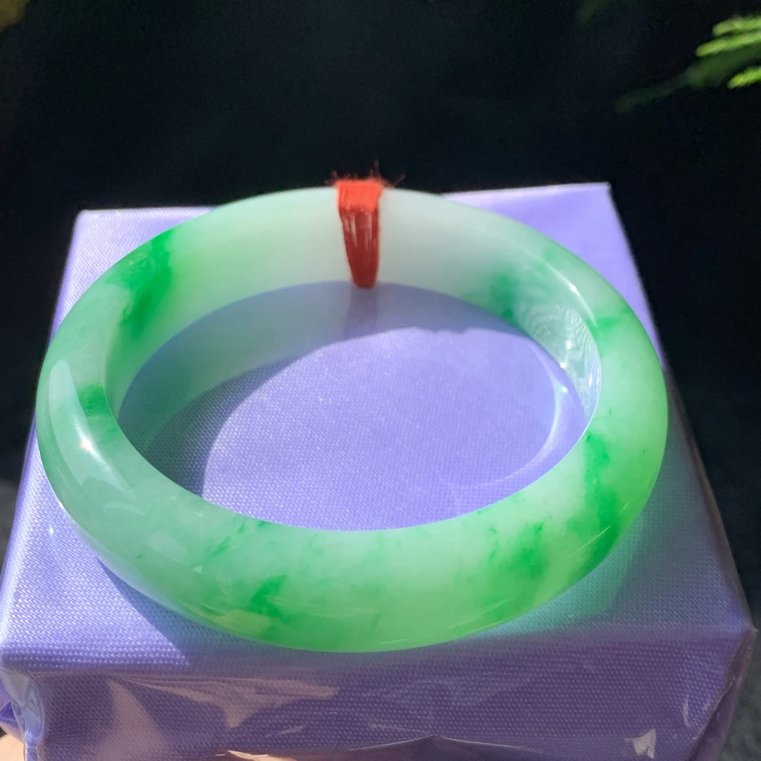 天然缅甸翡翠手镯辣色白底青珠宝A货编号7364尺寸56-13-8.2