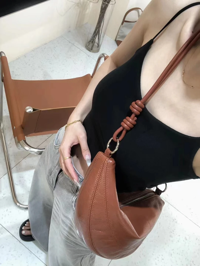 头层油蜡牛皮月牙包时尚休闲百搭夏季小众气质