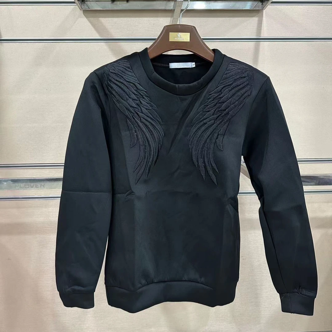 福利款~秋季男上衣黑色翅膀刺绣圆领卫衣