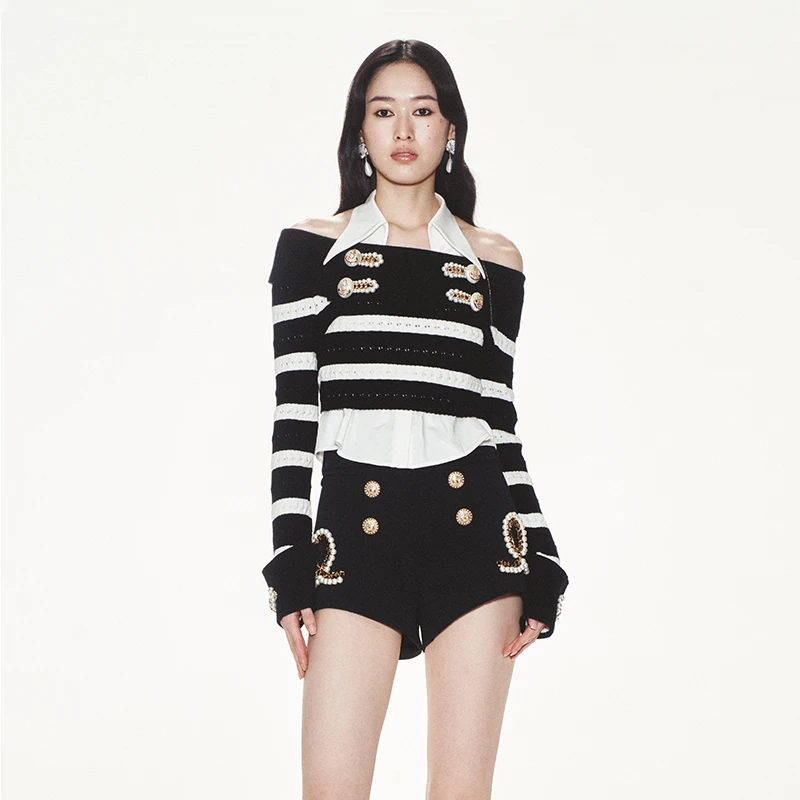 LE FAME/拉飞姆长袖针织衫珍珠盘扣一字肩针织上衣两件套