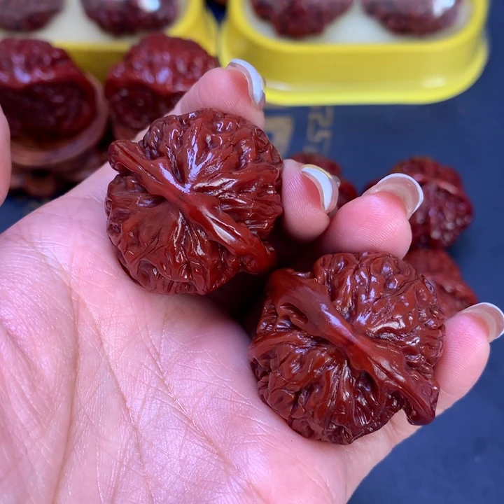 文玩核桃吊坠白狮子37