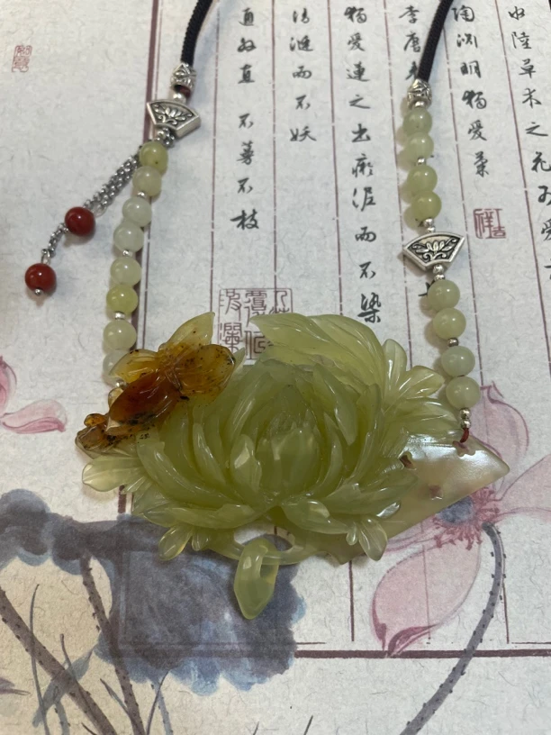 天然精美花玉挂件蝶恋花