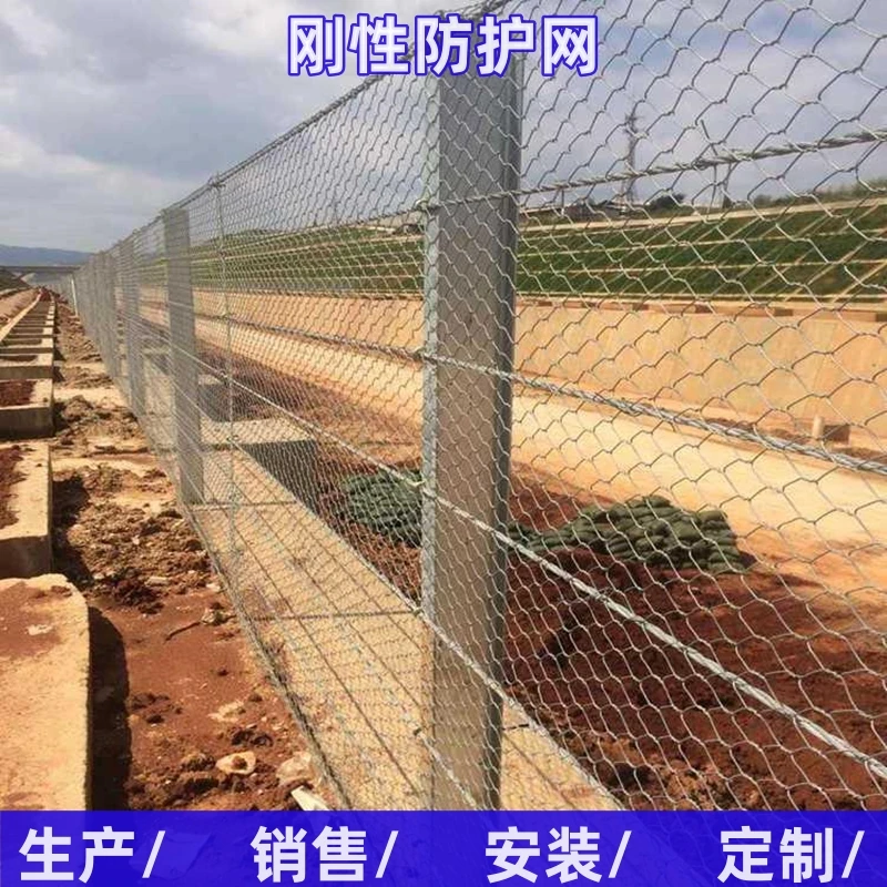 镀锌钢丝绳钢立柱双绞六边形铁丝网高速铁路防异物入侵刚性防护网