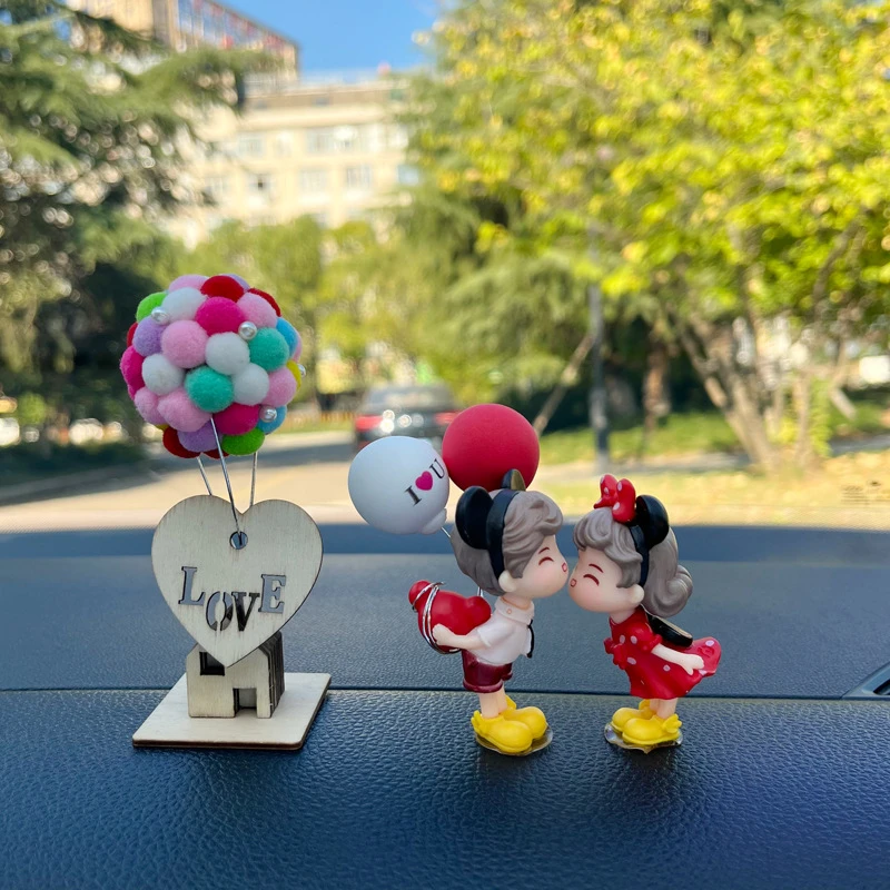 雪驹新款卡通情侣LOVE气球汽车内饰品中控台后视镜车载摆件红色