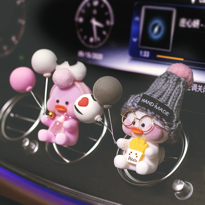 车载卡通鸭出风口汽车内装饰品空调出风口香薰淡香可爱摆件用品