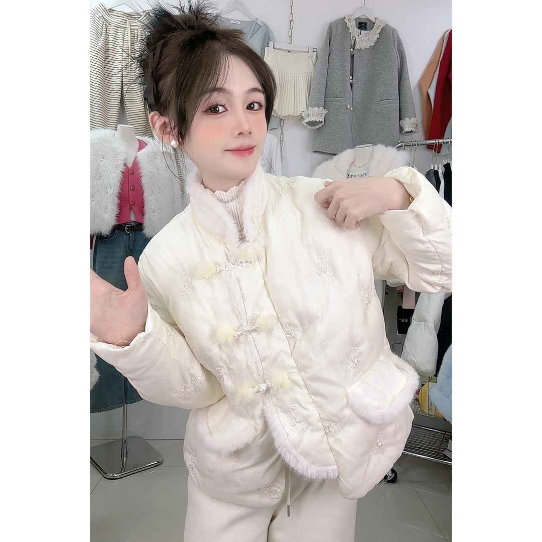 8317新中式国风刺绣小毛球棉服