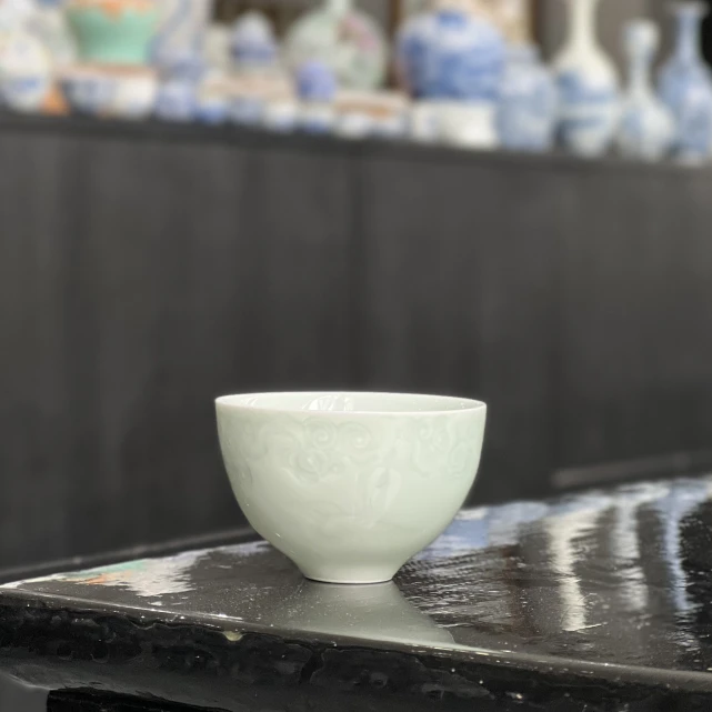 【年货专场】青釉雕刻祥云主人杯