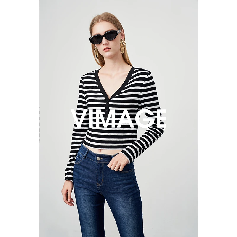 VIMAGE/纬漫纪秋季新款款时尚条纹V领套头针织衫女上衣VC2213008