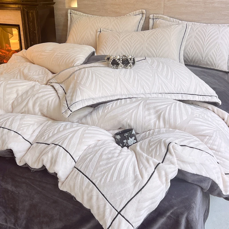 2024新款高克重牛奶绒雕花绒四件套冬季加厚保暖纯色简约床上用品