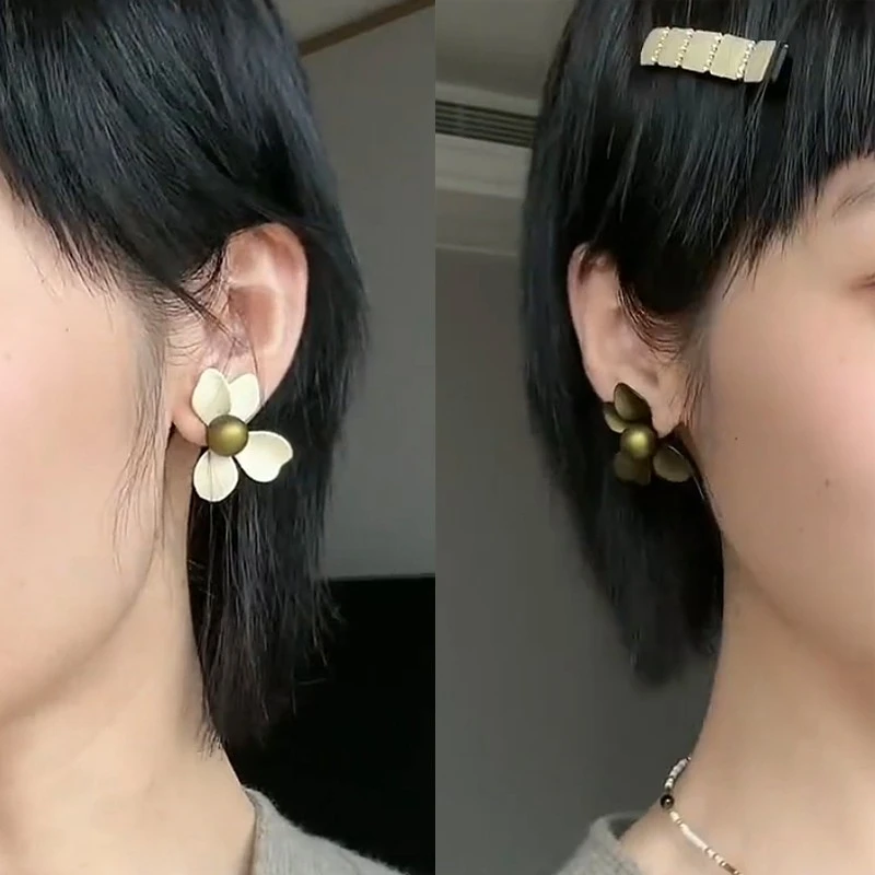 铜合金亚克力耳饰 橘子花AB款不对称耳环时尚设计感个性小众耳钉