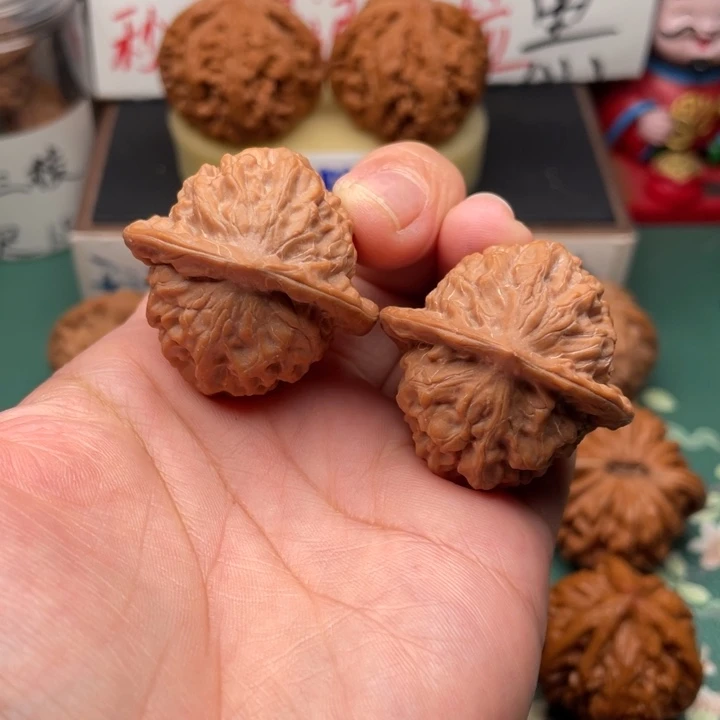 【闪购商品】文玩核桃吊坠38全品瓷娃娃