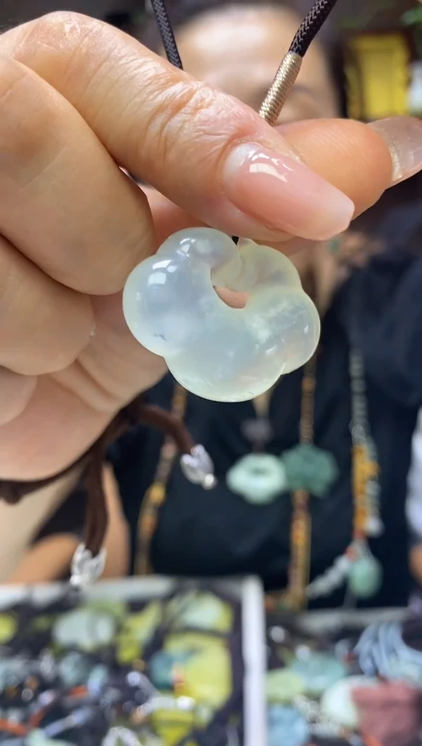 【闪购商品】蛇纹石玉吊坠未镶嵌·