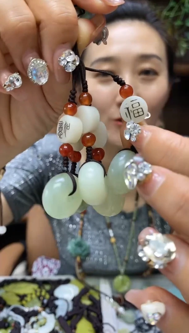 【闪购商品】蛇纹石玉挂链未镶嵌·多样性发货其中发一