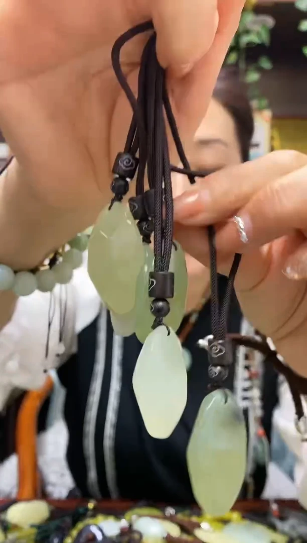 【闪购商品】岫玉吊坠未镶嵌多样性发货 其中发一