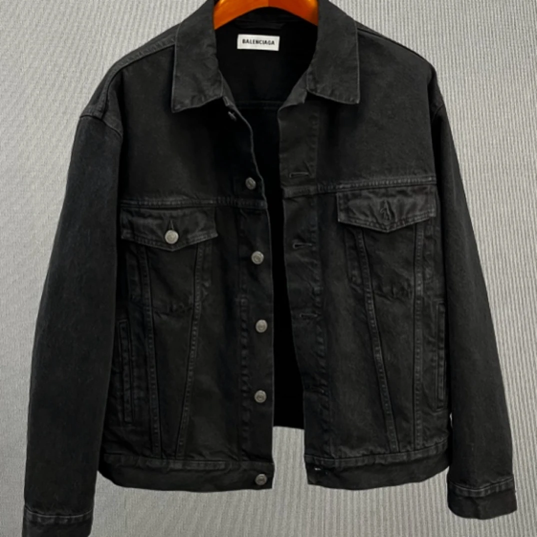 Balenciaga 巴黎世家【99新】背后水钻Logo牛仔外套黑色 34码