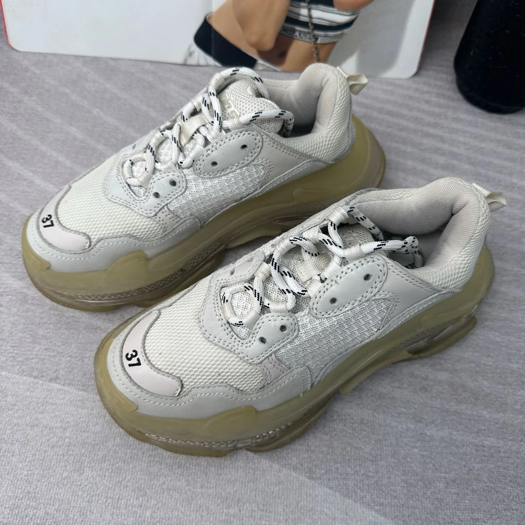 37码Balenciaga巴黎世家时尚 低帮老爹鞋女款米色9新/33300