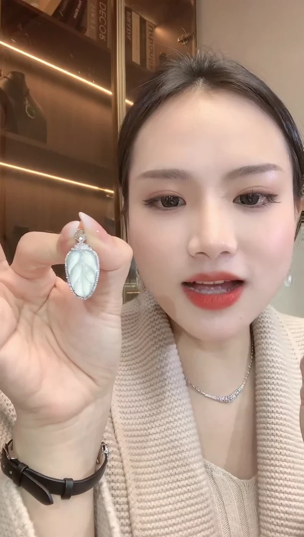 【闪购商品】翡翠吊坠(不含链)18K金镶嵌D45