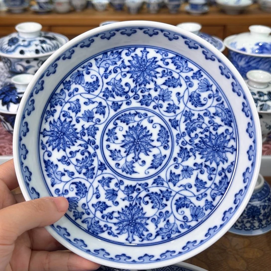 微瑕缠枝莲壶承。