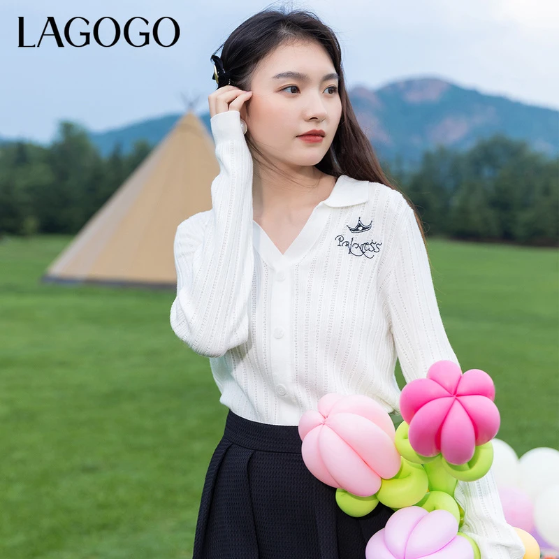 Lagogo新款V领精致绣花针织衫女LCMM417G08