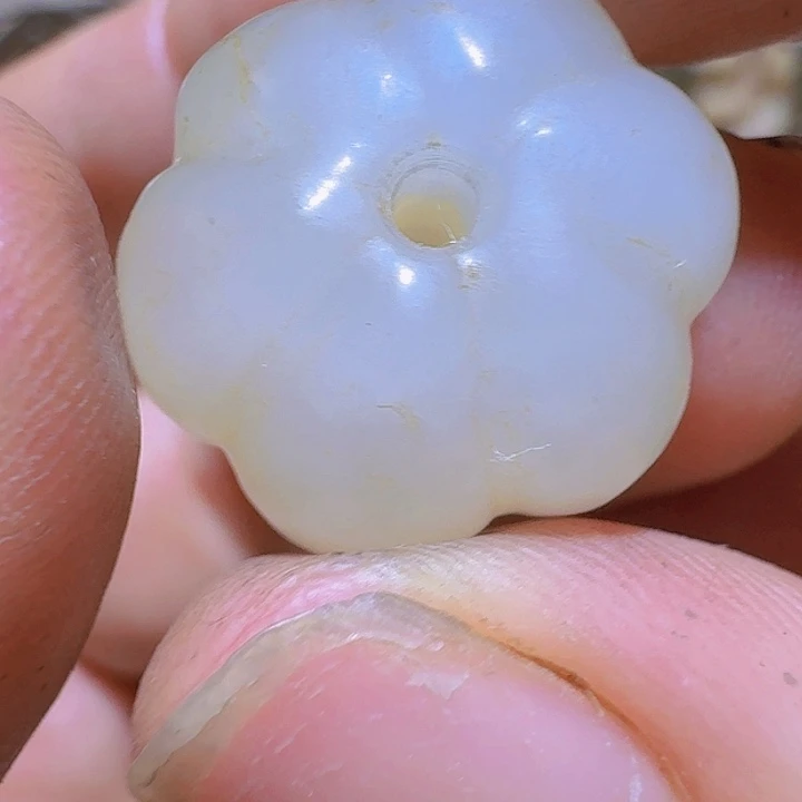 和田玉耳饰未镶嵌燕*