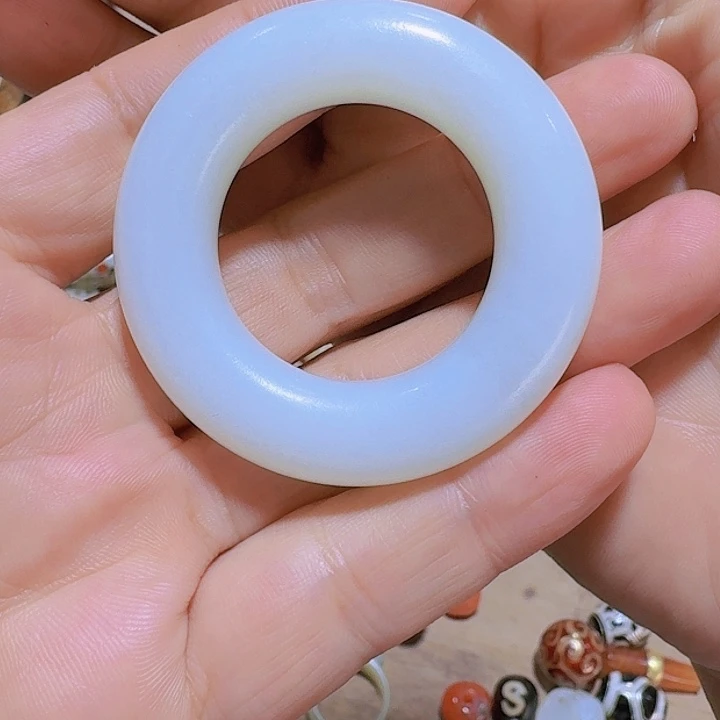 和田玉（糖玉）车挂未镶嵌大****型