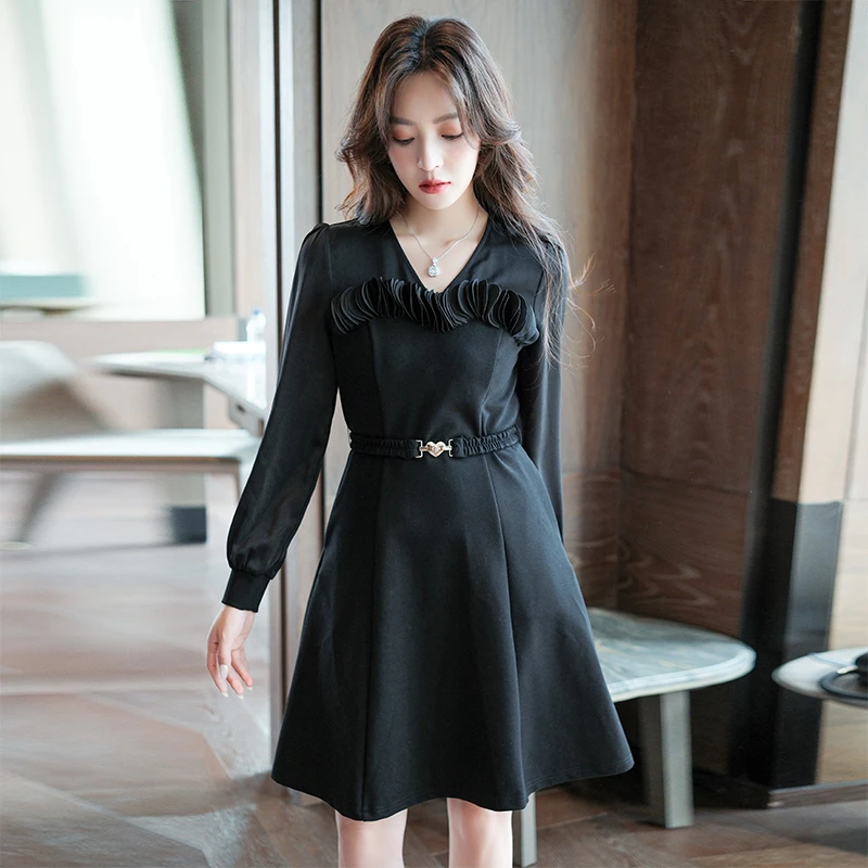 MIUCO泡泡袖V领爱心腰带修身连衣裙