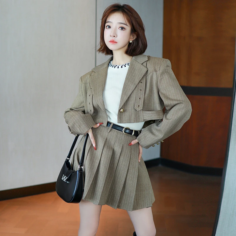 MIUCO小众设计感短款西装翻领外套