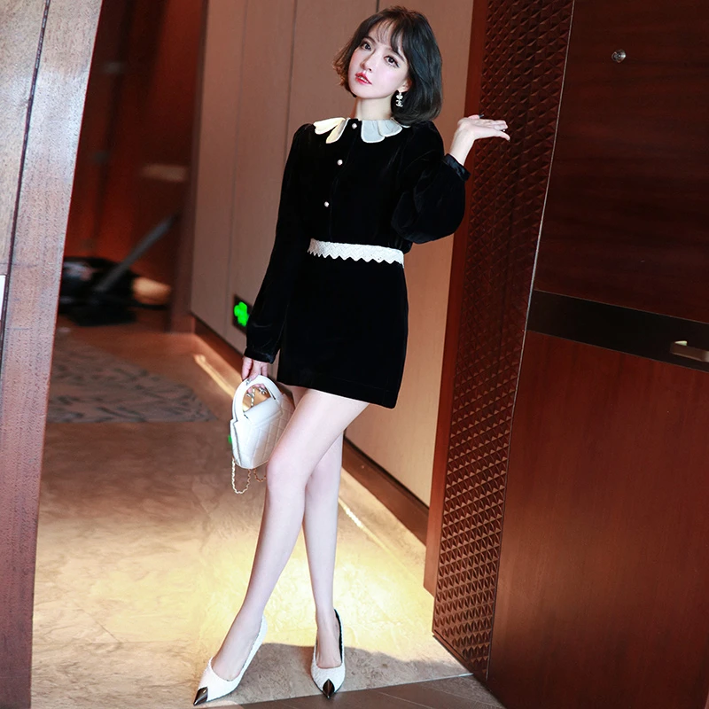 【现货】MIUCO黑白花瓣娃娃领丝绒短上衣