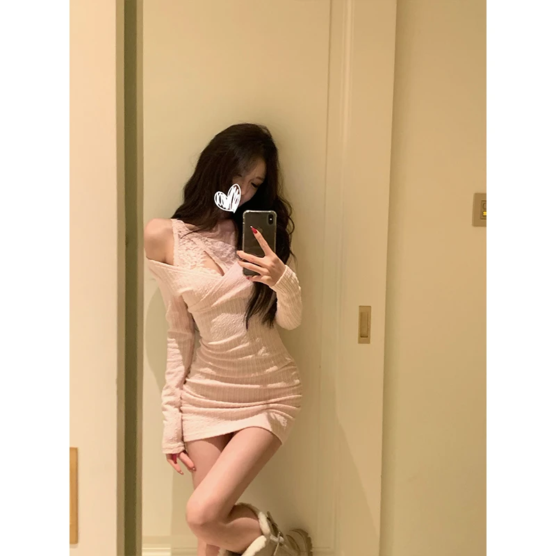 withmin【现货】人间扳手 假两件针织蕾丝拼接V领短裙连衣裙2412157