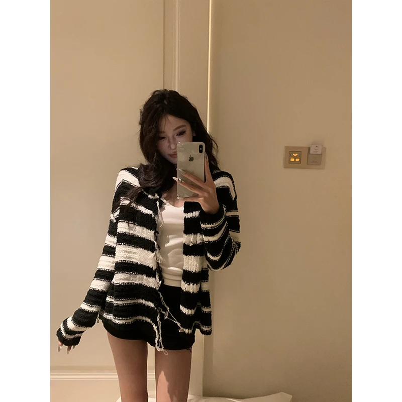 withmin白兔 复古撞色 毛边条纹破坏风流苏宽松毛衣开衫2411219