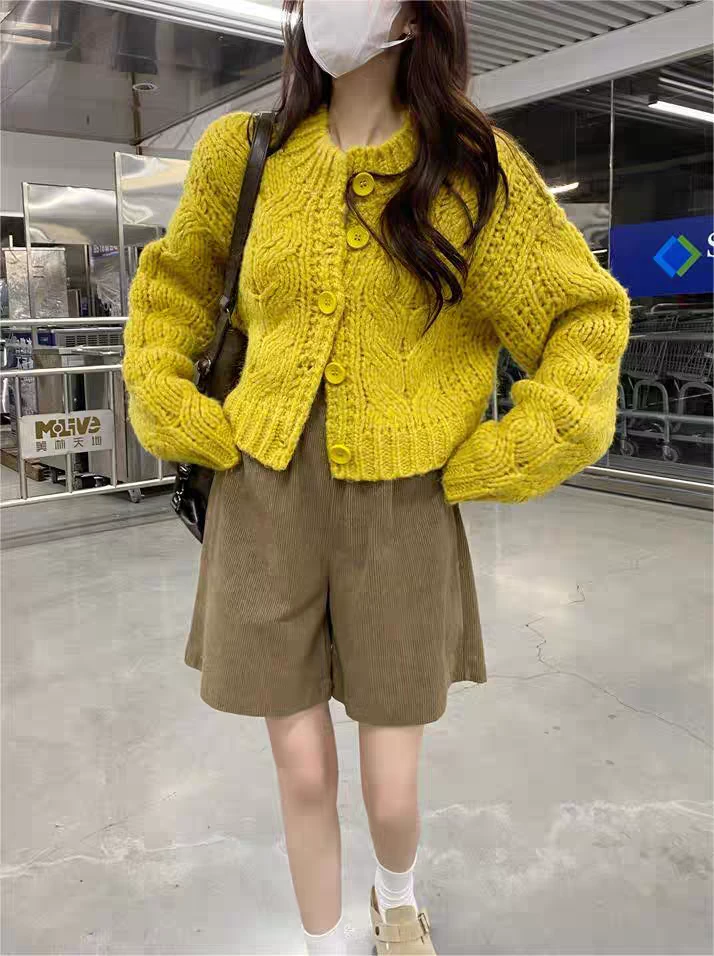 复古黄色圆领长袖毛衣外套女秋冬慵懒风宽松针织开衫软糯百搭上衣