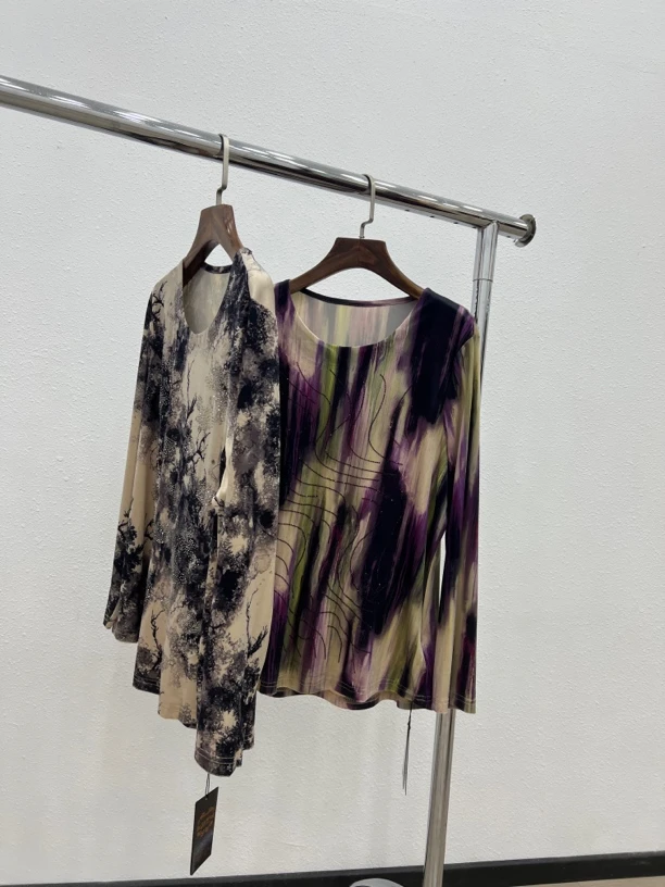 圆领扎染休闲时尚大码女装小衫