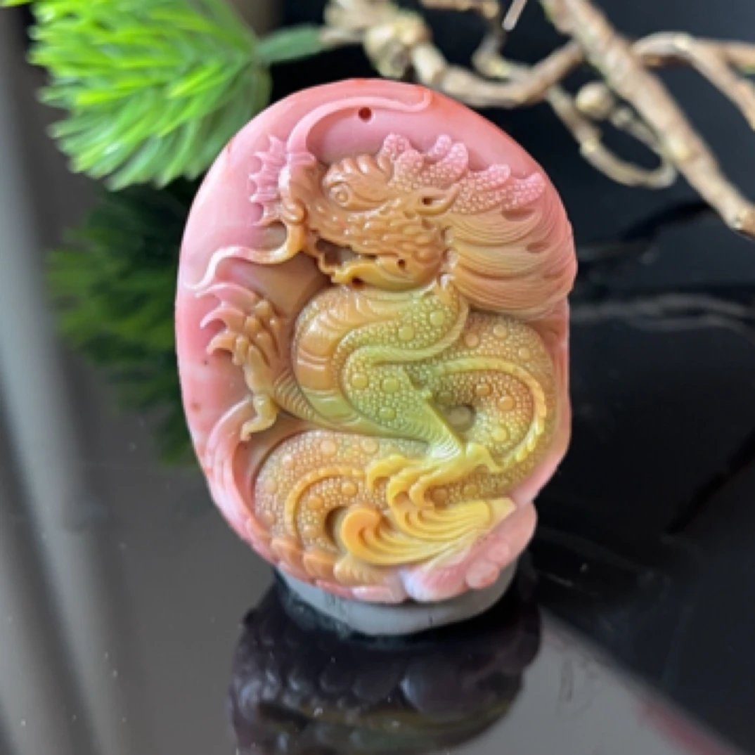 盐源玛瑙龙凤呈祥76.2g吊坠挂件摆件