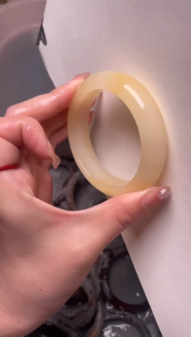 【闪购商品】石英质玉手镯未镶嵌56圈口