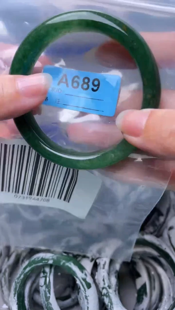 【闪购商品】石英质玉手镯未镶嵌57  689
