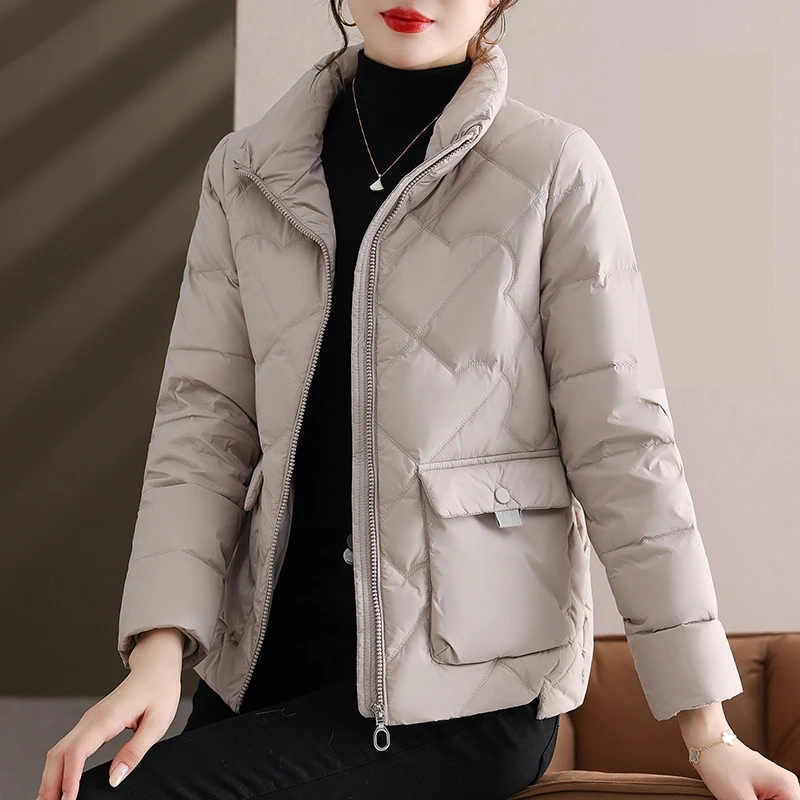妈妈洋气短款轻薄羽绒服中年女秋冬装外套中老年人时尚白鸭绒棉袄