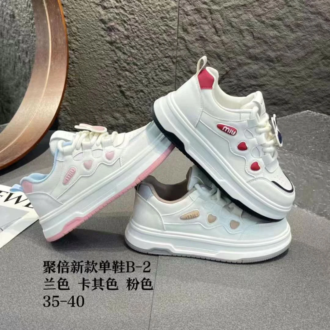 网红爆款2024秋季新款小白鞋百搭运动系带休闲鞋小兔爱心女鞋