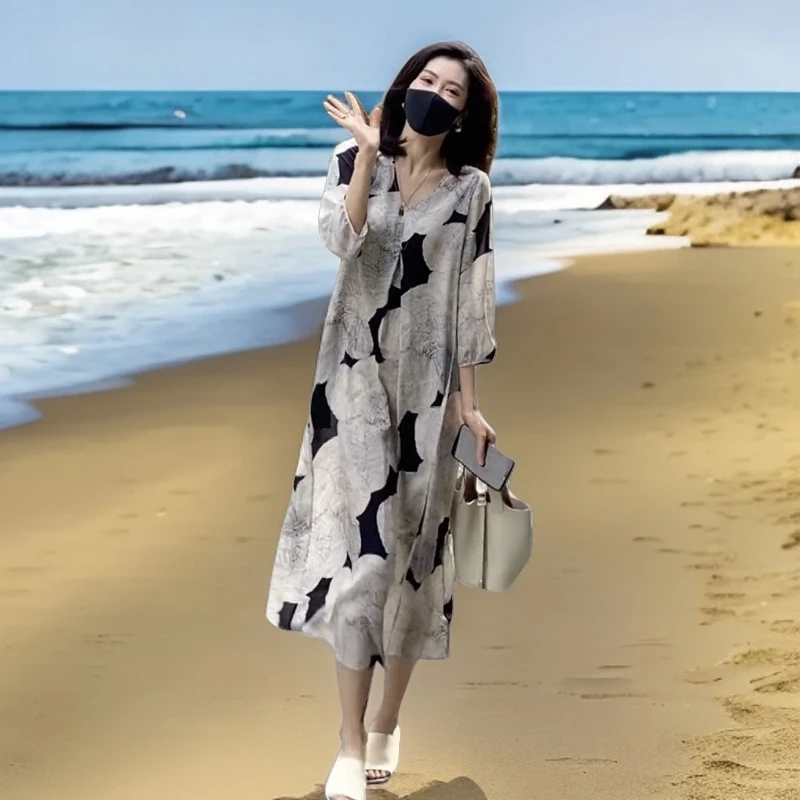 时尚大码宽松连衣裙2025夏季新款气质V领七分袖休闲宽松防晒裙女