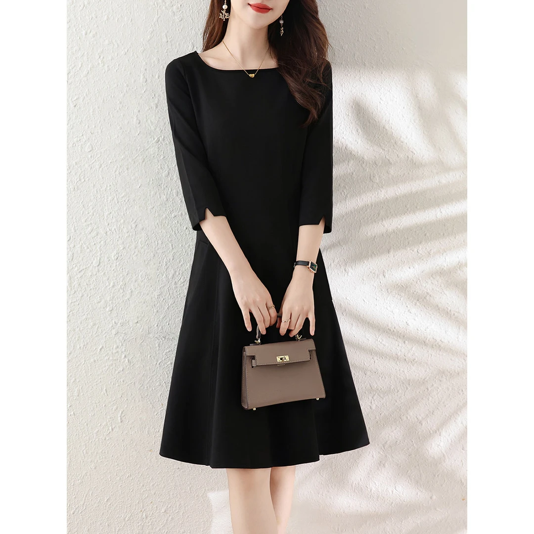 法式赫本风小黑裙2025早秋新款女修身显瘦中长款高级感黑色连衣裙