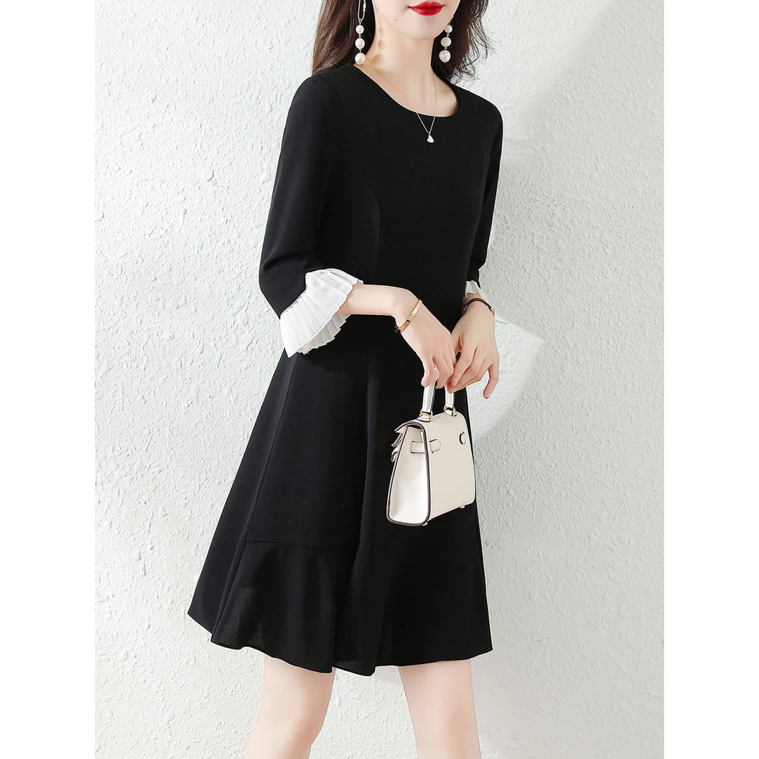 2025新款春秋欧洲站宽松显瘦胖MM黑色圆领大码女装七分袖连衣裙子