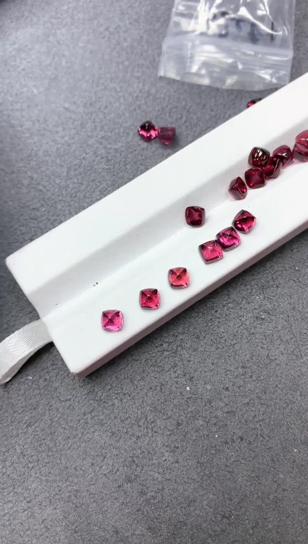 【闪购商品】石榴石裸石未镶嵌1ct 糖塔 多样性发货一粒