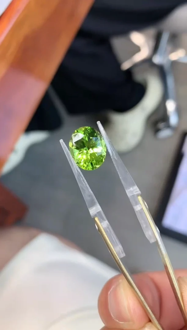 【闪购商品】橄榄石裸石未镶嵌椭圆 6.8ct    6