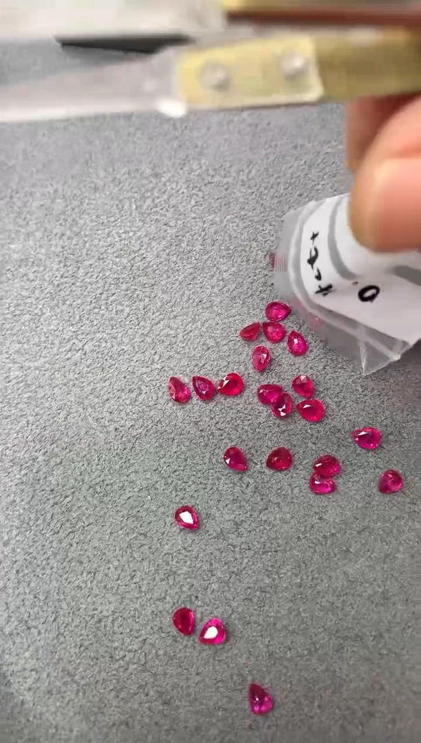 【闪购商品】红宝石裸石未镶嵌水滴 0.4ct 多样性发货一对2粒
