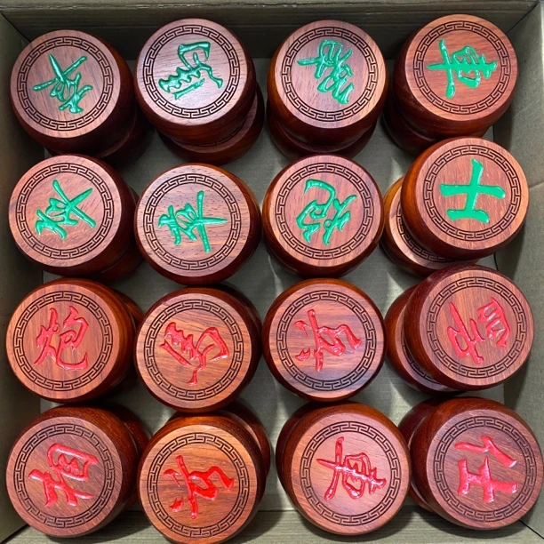 双面红花梨7分红绿回纹阴雕实木中国象棋皮革棋盘精品礼盒套装