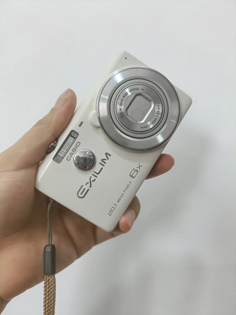 95新 Casio/卡西欧 卡西欧zs30滤镜多自带美颜的机子奶白色
